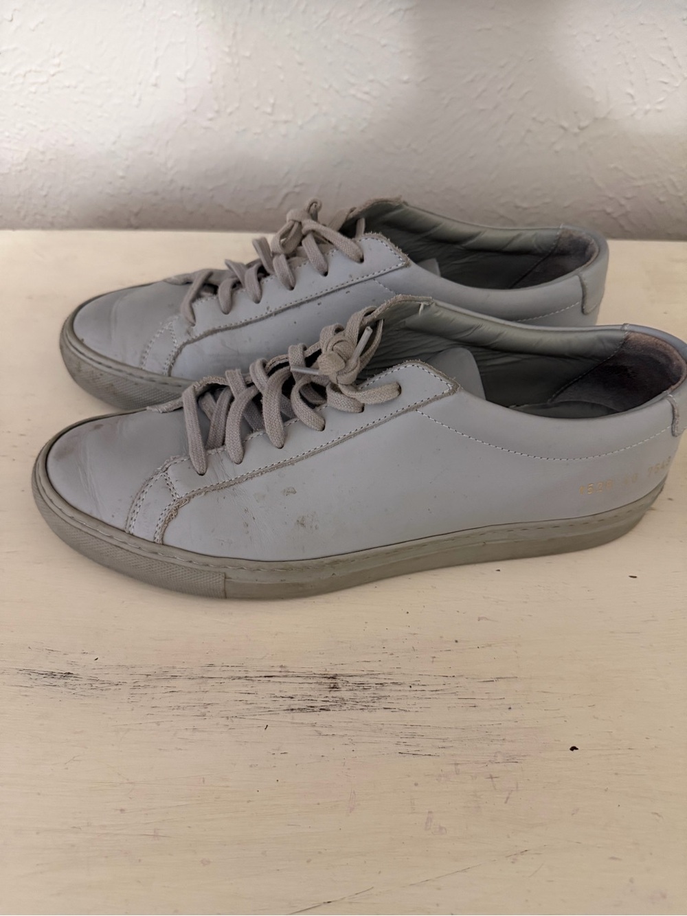 Common Projects Sz 40 Light Gray Low-Top Leather Sneakers